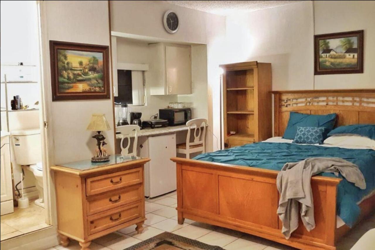 Cozy Queen Bed Studio With 60 Inch Smart Tv, Netflix, Airplay, Mini-Fridge, And 500 Mbps Wifi Near Fiu, Dolphin Mall, Airport Miami Exteriér fotografie