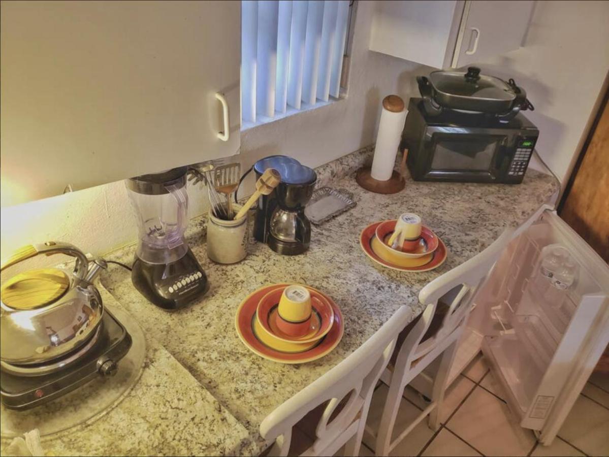 Cozy Queen Bed Studio With 60 Inch Smart Tv, Netflix, Airplay, Mini-Fridge, And 500 Mbps Wifi Near Fiu, Dolphin Mall, Airport Miami Exteriér fotografie